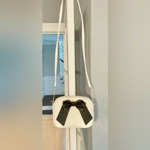 Nice sling bag with bow